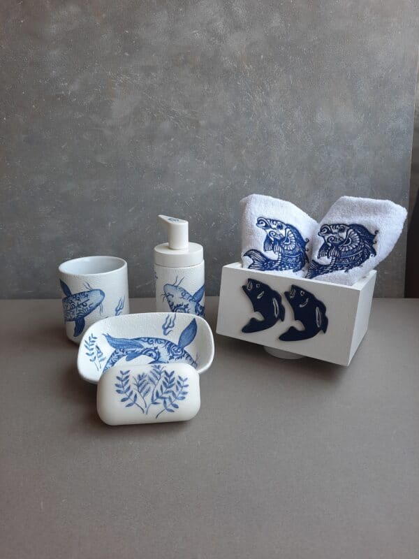 White and blue fish set