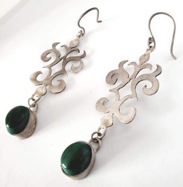 Folkloric sterling silver earring with malachite