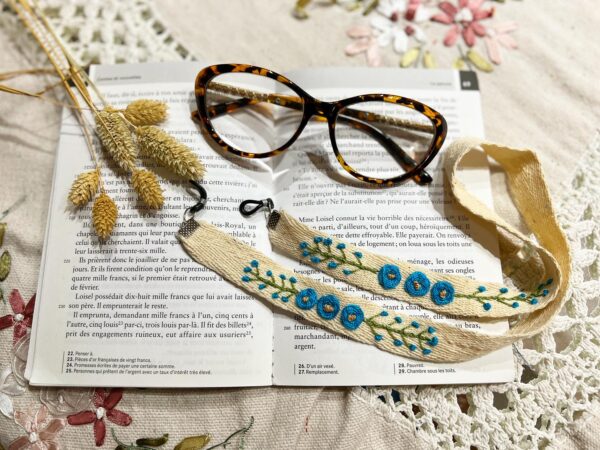 Reading glasses chain