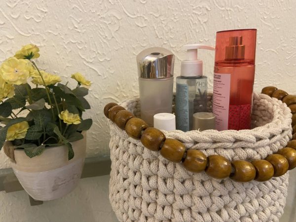 Basket with wooden beads