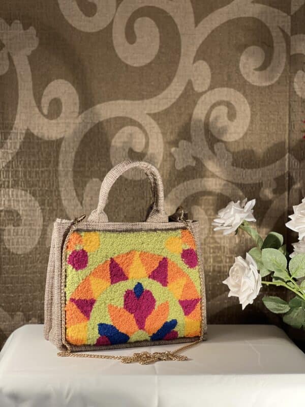 Tufted jute bag