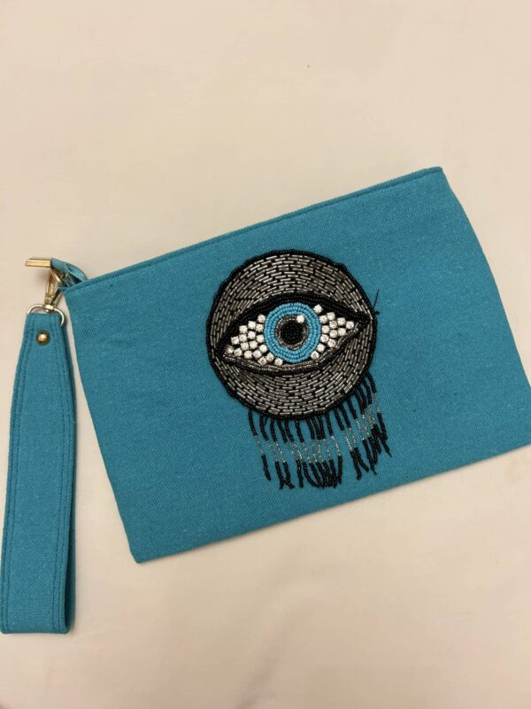 Eye pouch