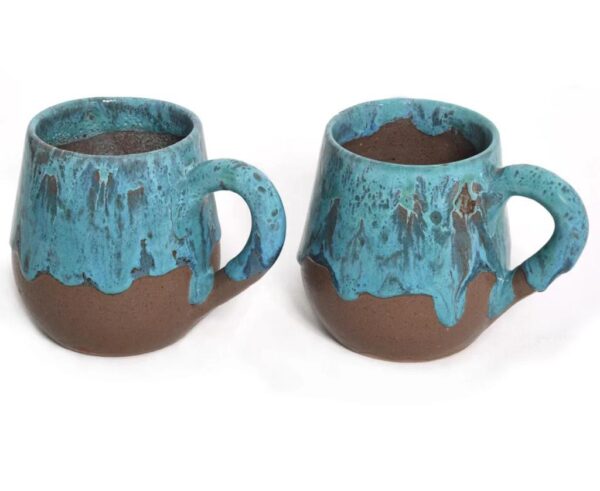 brown vs. turquoise mugs